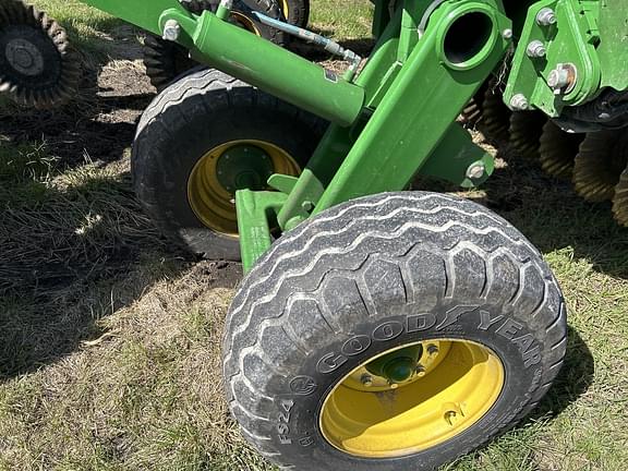 Image of John Deere 2660VT equipment image 2