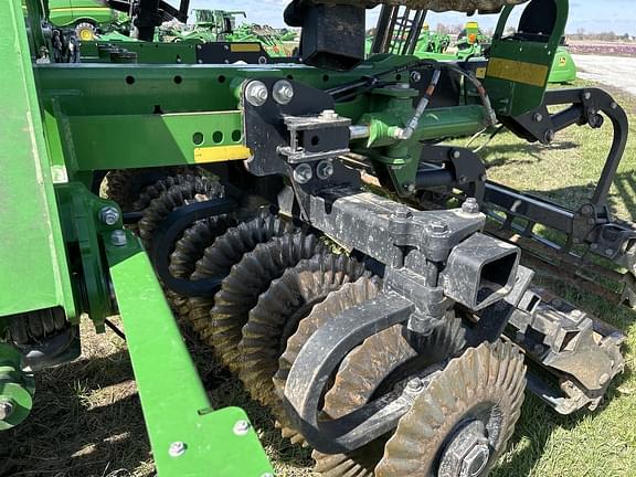 Image of John Deere 2660VT equipment image 3