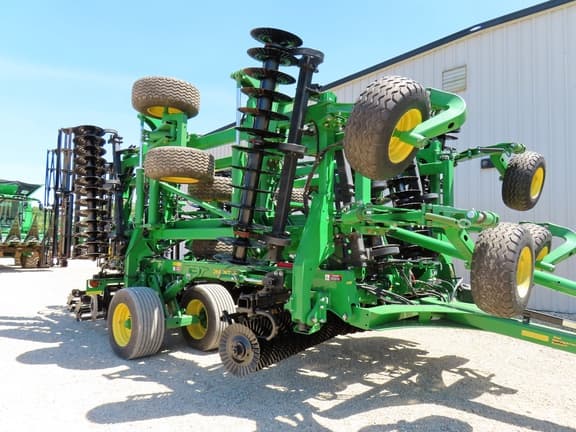 Image of John Deere 2660VT equipment image 2