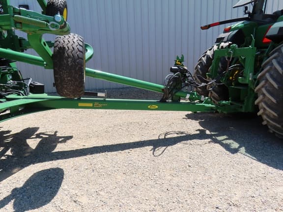 Image of John Deere 2660VT equipment image 3