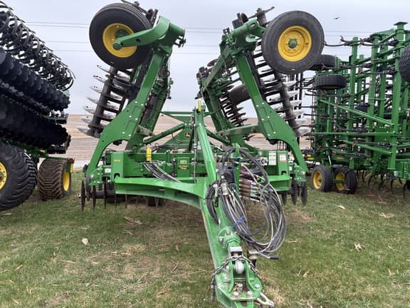 Image of John Deere 2660VT equipment image 1