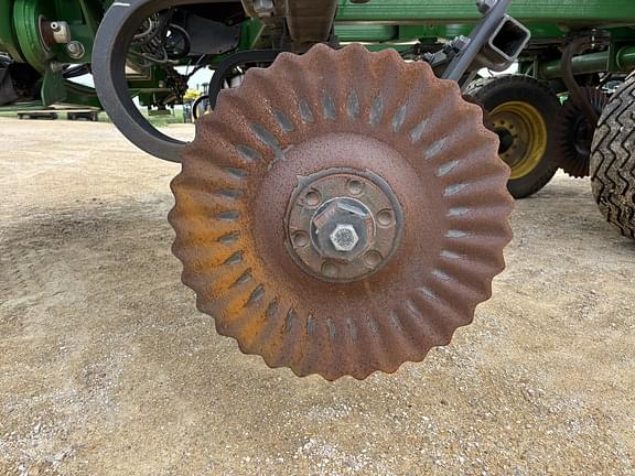 Image of John Deere 2660VT equipment image 4