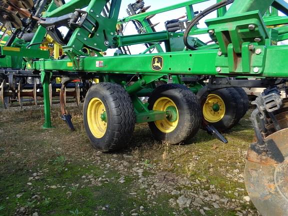 Image of John Deere 2720 equipment image 3