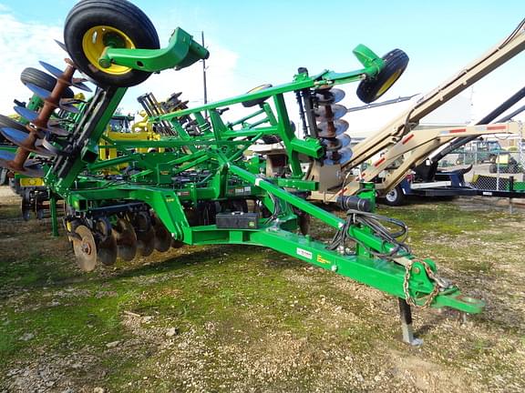 Image of John Deere 2720 equipment image 4