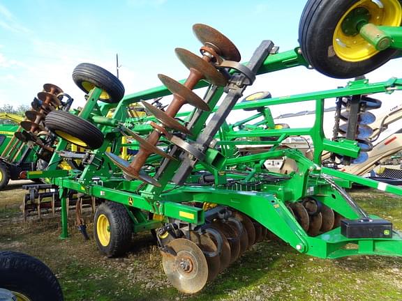 Image of John Deere 2720 equipment image 1