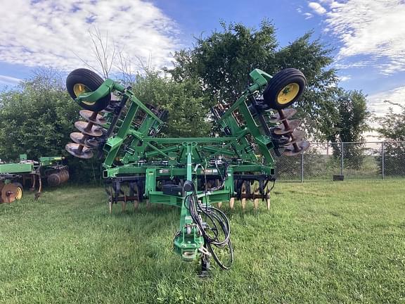 Image of John Deere 2720 equipment image 1