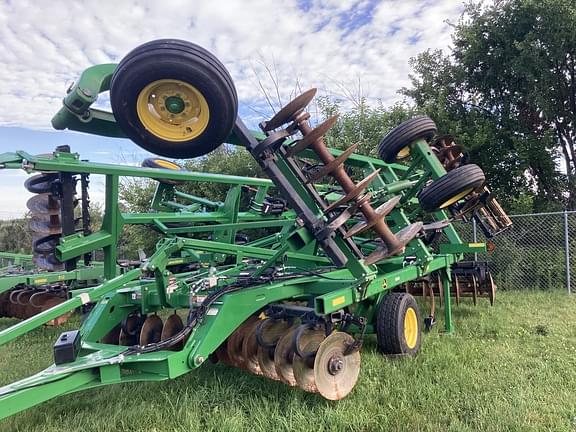 Image of John Deere 2720 Primary image