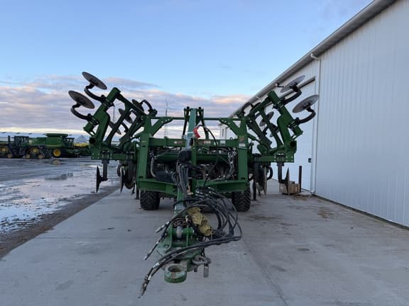 Image of John Deere 2730 equipment image 1