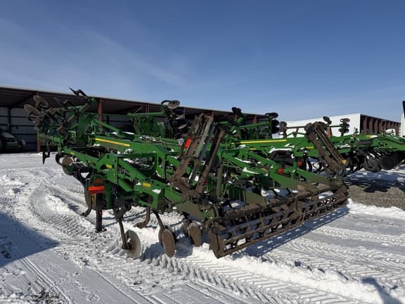 Image of John Deere 2730 equipment image 2