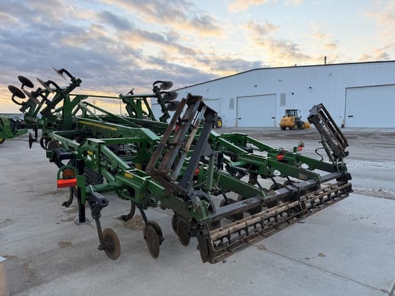 Image of John Deere 2730 equipment image 3