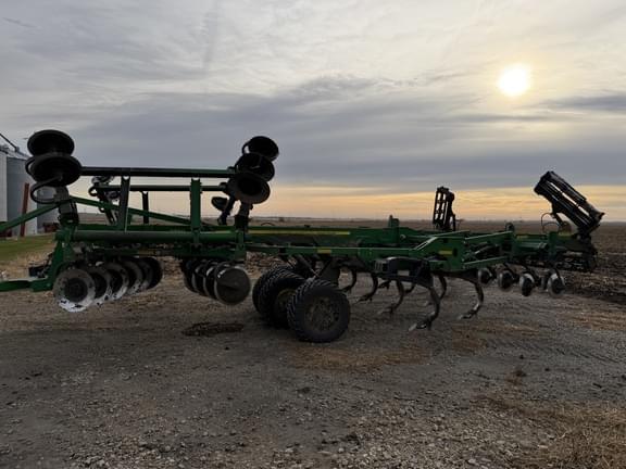 Image of John Deere 2730 equipment image 2