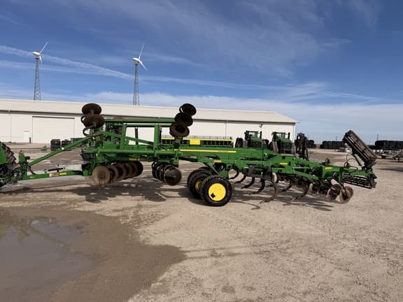 Image of John Deere 2730 equipment image 1