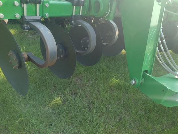 Image of John Deere 2730 equipment image 2