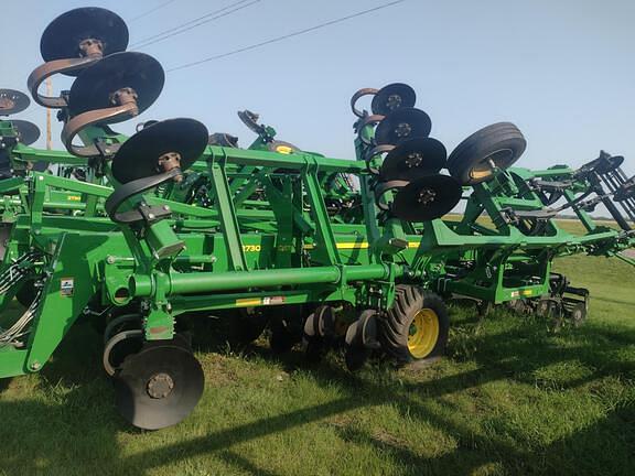 Image of John Deere 2730 equipment image 3