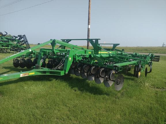 Image of John Deere 2730 equipment image 1