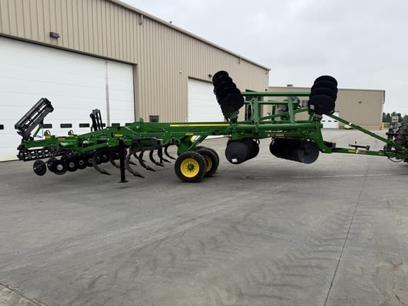 Image of John Deere 2730 equipment image 1