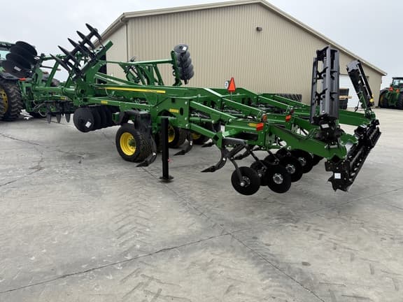 Image of John Deere 2730 equipment image 4