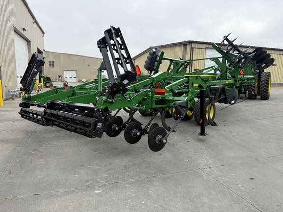 Image of John Deere 2730 equipment image 2