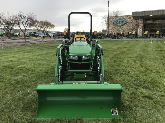 Image of John Deere 3025D equipment image 2