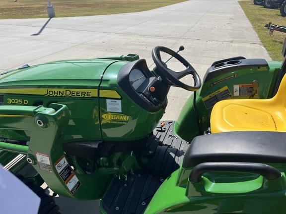 Image of John Deere 3025D equipment image 3