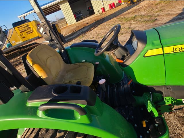 Image of John Deere 3025D equipment image 4