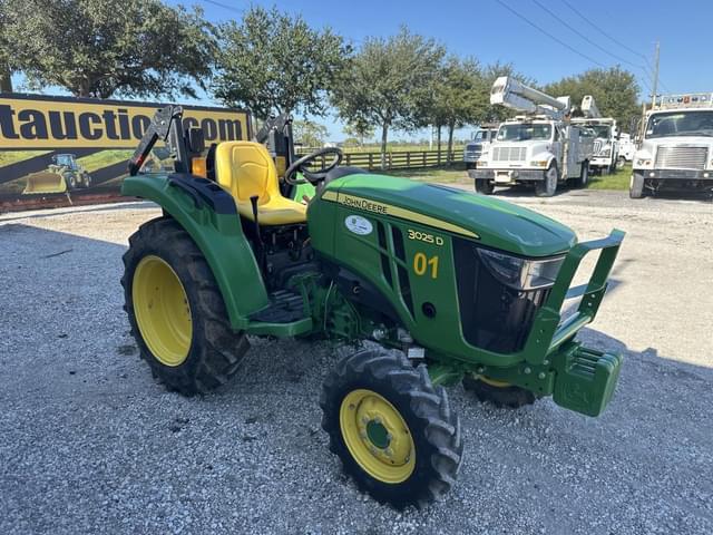 Image of John Deere 3025D equipment image 4