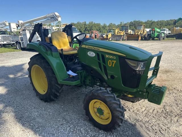 Image of John Deere 3025D equipment image 4