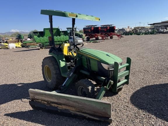 Image of John Deere 3025E equipment image 4