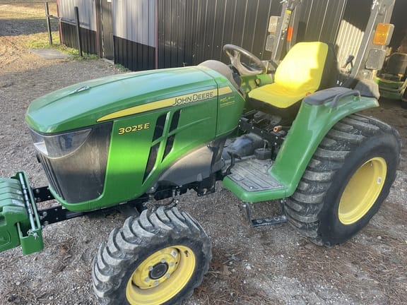 2022 John Deere 3025E Equipment Image0
