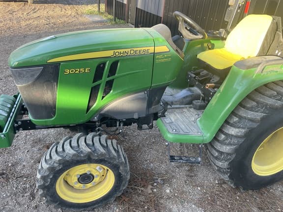 Image of John Deere 3025E equipment image 1