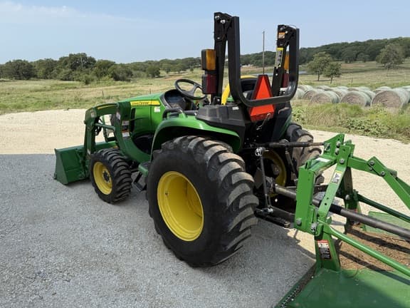 Image of John Deere 3025E equipment image 2
