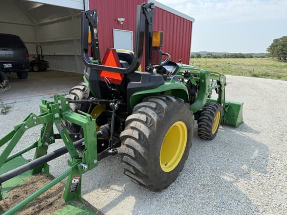 Image of John Deere 3025E equipment image 4