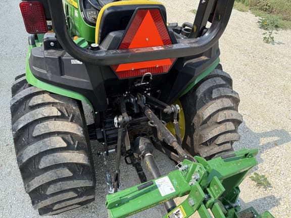 Image of John Deere 3025E equipment image 3