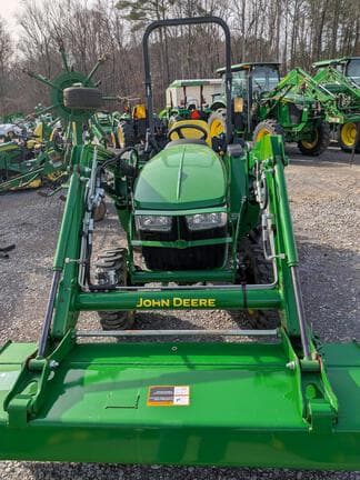 Image of John Deere 3025E equipment image 2