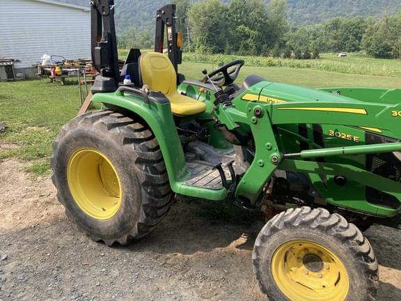 Image of John Deere 3025E equipment image 4