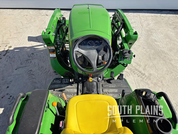 Image of John Deere 3025E equipment image 4