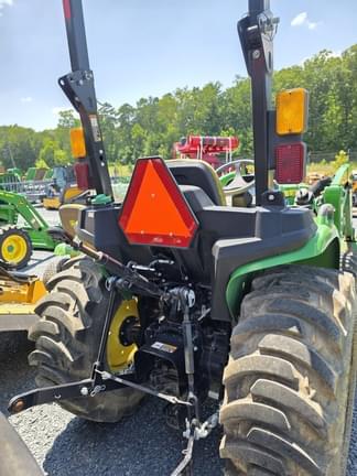 Image of John Deere 3025E equipment image 2