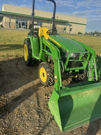 2022 John Deere 3025E Equipment Image0