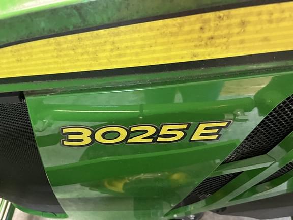 Image of John Deere 3025E equipment image 2