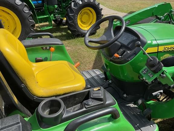 Image of John Deere 3025E equipment image 4
