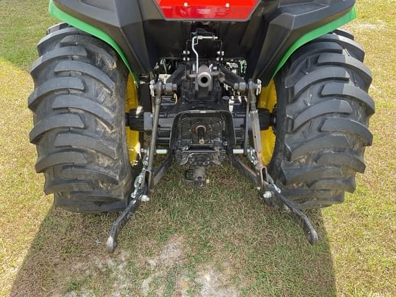 Image of John Deere 3025E equipment image 3
