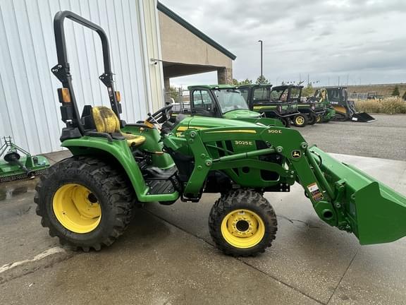 Image of John Deere 3025E equipment image 3