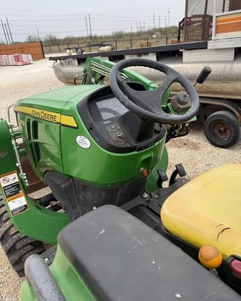 Image of John Deere 3025E equipment image 4