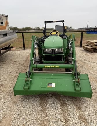 Image of John Deere 3025E equipment image 2