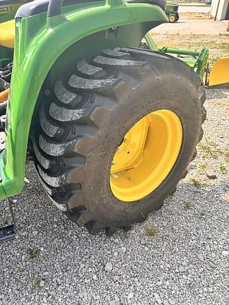 Image of John Deere 3025E equipment image 3