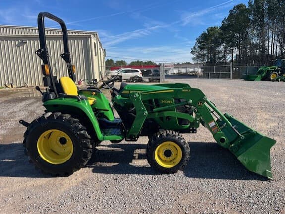 Image of John Deere 3025E equipment image 2