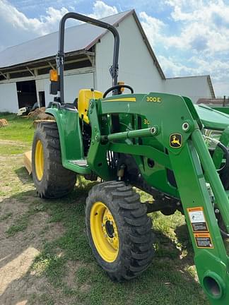 Image of John Deere 3025E equipment image 3
