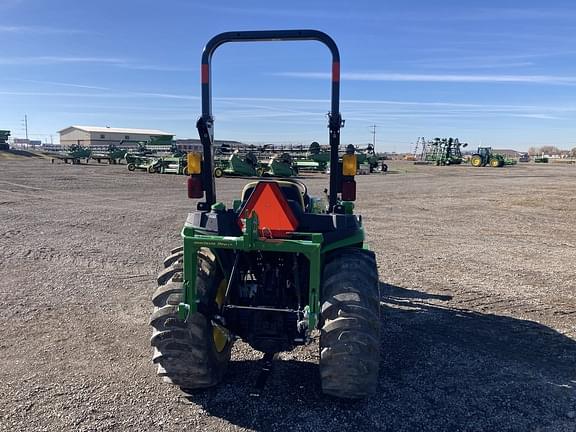 Image of John Deere 3025E equipment image 4