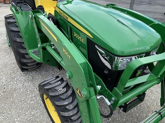 Main image John Deere 3025E 5