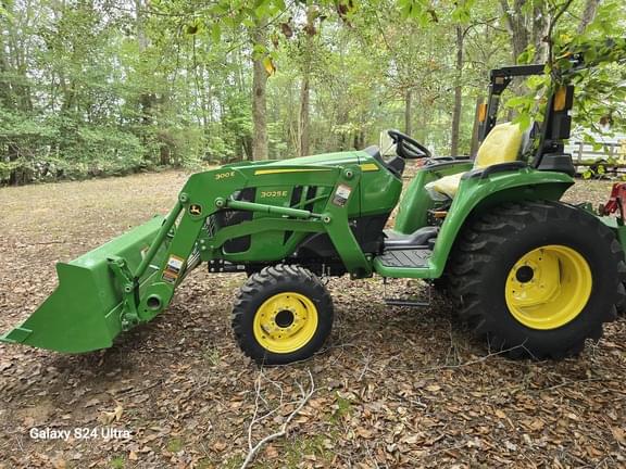 Image of John Deere 3025E equipment image 4
